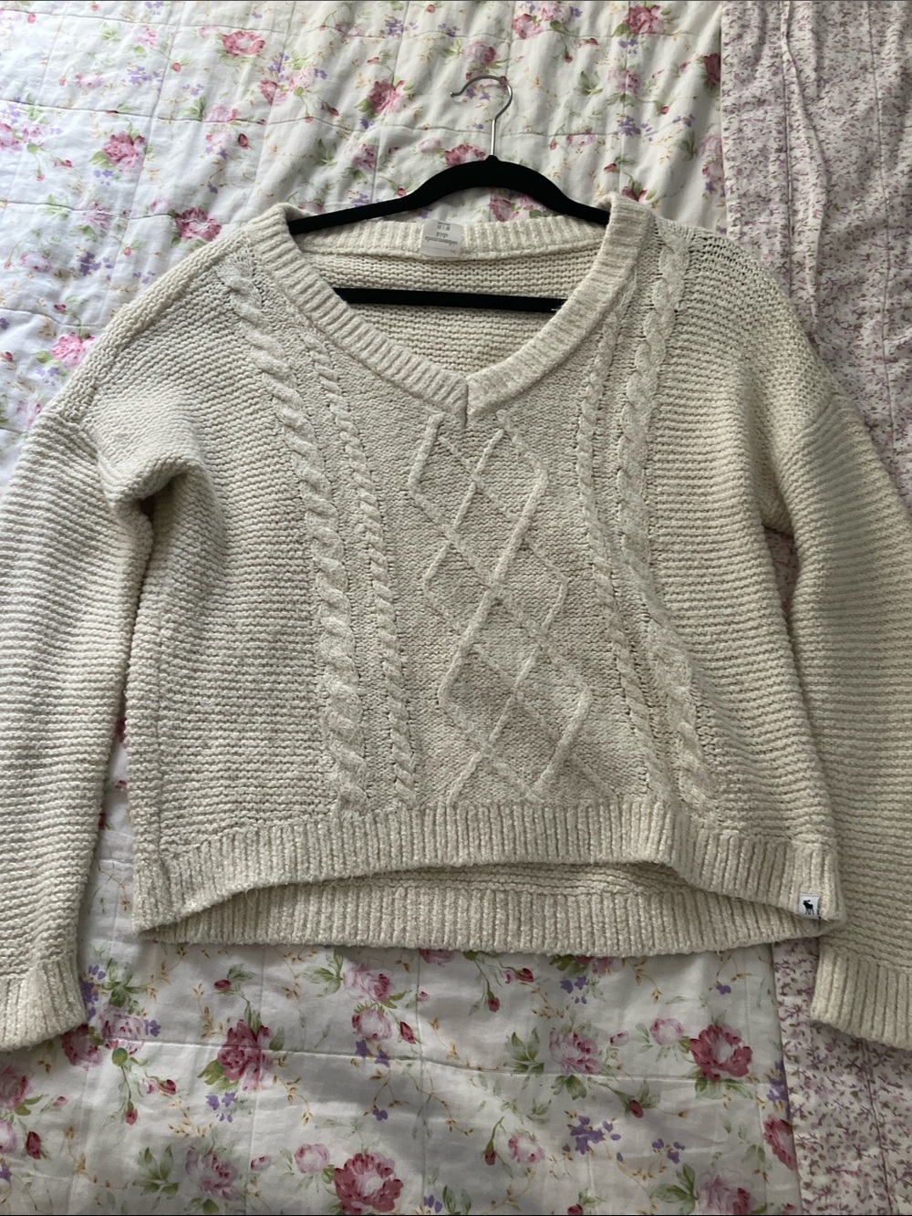 Cream cable knit Abercrombie sweater